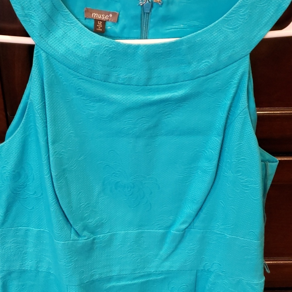 Dress - Picture 3 of 3